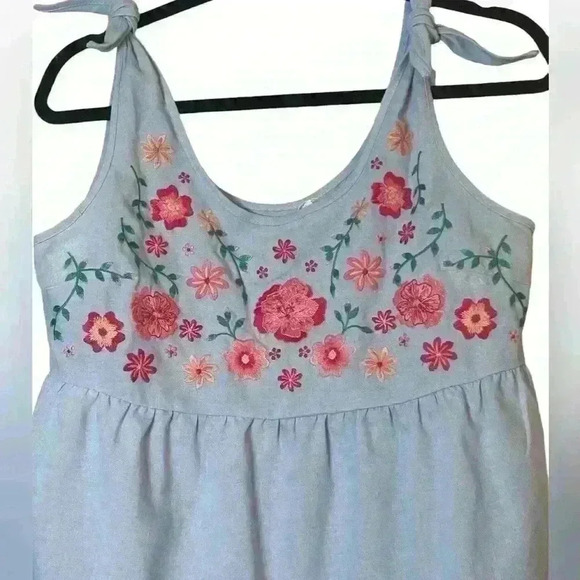 Savanna Jane Blue Floral Embroidered Babydoll Tank with Tie Knot Shoulder Small - Picture 2 of 9